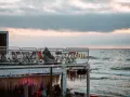Gdzie nad morze żeby się nie nudzić? W tym miejscu z widokiem na fale, gdzie wieczorem można usiąść w "Soltic" i poczuć klimat wakacji.