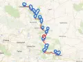 Trasa samochodowa Szlak Orlich Gniazd od Częstochowy do Krakowa, zaznaczona niebieskimi pinezkami i czerwoną linią.