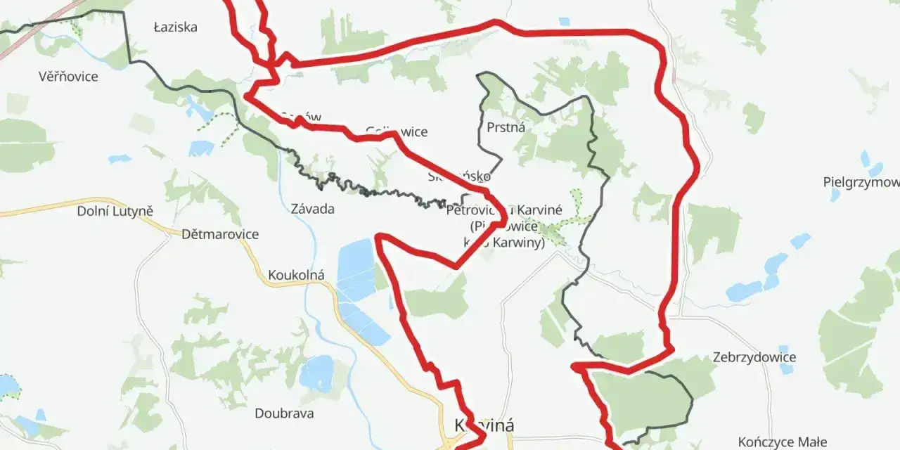 Mapa z zaznaczoną na czerwono nadmorską trasą rowerową, prowadzącą przez tereny z licznymi jeziorami i lasami, w pobliżu miejscowości takich jak Jastrzębie-Zdrój i Karviná.