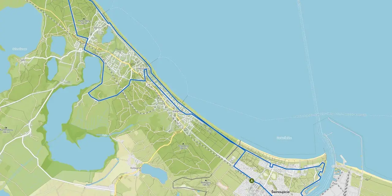 Mapa z zaznaczonymi świnoujście trasy rowerowe, prowadzące przez tereny zielone, jeziora i miasto.