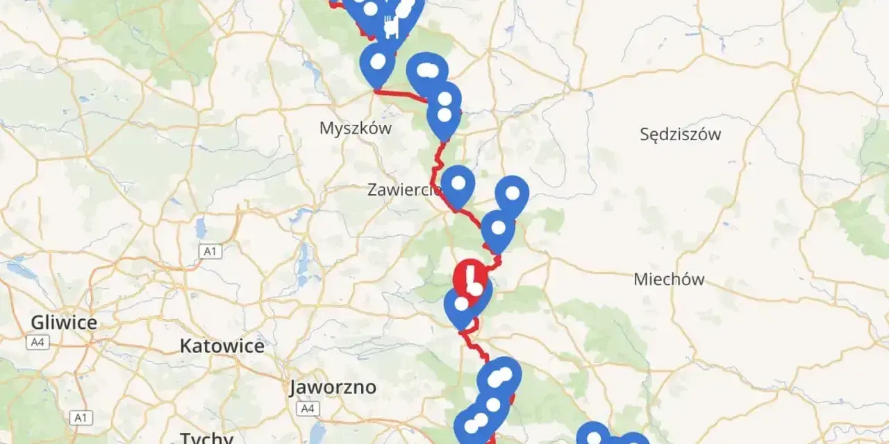 Trasa samochodowa Szlak Orlich Gniazd od Częstochowy do Krakowa, zaznaczona niebieskimi pinezkami i czerwoną linią.
