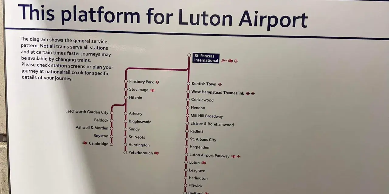 Mapa kolejowa z peronu B, wskazująca trasy do Luton Airport. Podróż z Londynu do centrum Luton Airport.