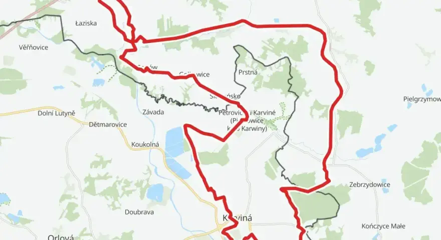 Mapa z zaznaczoną na czerwono nadmorską trasą rowerową, prowadzącą przez tereny z licznymi jeziorami i lasami, w pobliżu miejscowości takich jak Jastrzębie-Zdrój i Karviná.