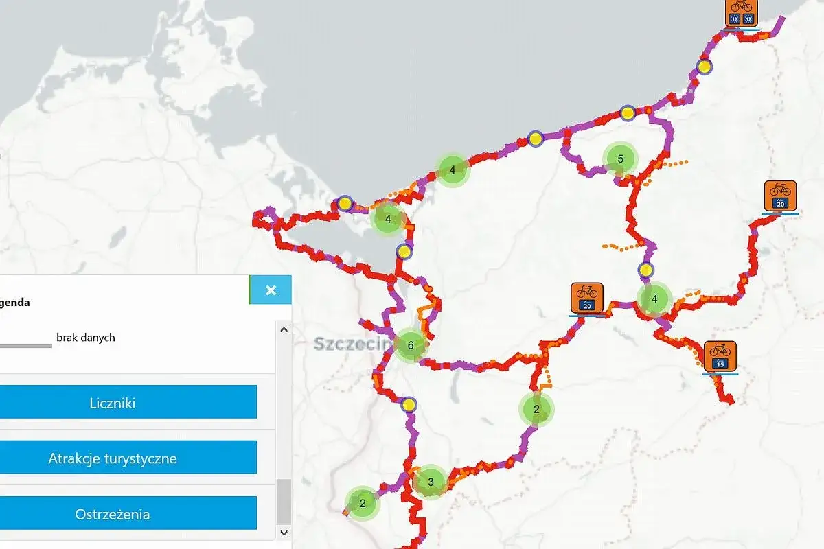 Mapa z zaznaczonymi ścieżkami rowerowymi Zachodniopomorskie. Kolorowe trasy wiją się przez region, oznaczając popularne szlaki rowerowe.